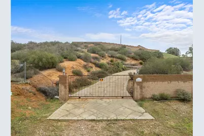 10657 Mint Canyon, Agua Dulce, CA 91390 - Photo 13