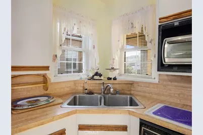 7820 Airlane Avenue, Los Angeles, CA 90045 - Photo 17