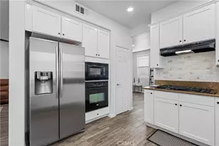 19904 Holly Dr, Saugus, CA 91350 - Photo 15