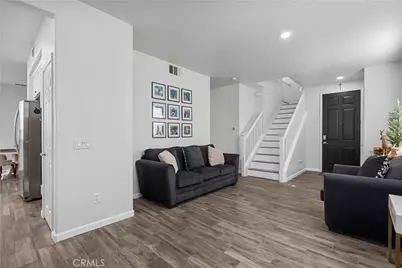 19904 Holly Drive, Saugus, CA 91350 - Photo 5