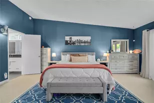 23701 Clarendon St, Woodland Hills, CA 91367 - Photo 19