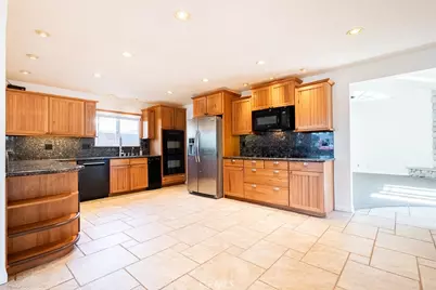 15652 Mayflower Ln, Huntington Beach, CA 92647 - Photo 27