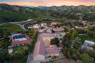 30012 Valley Glen St, Castaic, CA 91384 - Photo 5