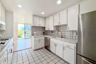 1129 Larrabee St, West Hollywood, CA 90069 - Photo 3