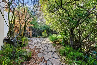 1347 Andenes, Glendale, CA 91208 - Photo 49