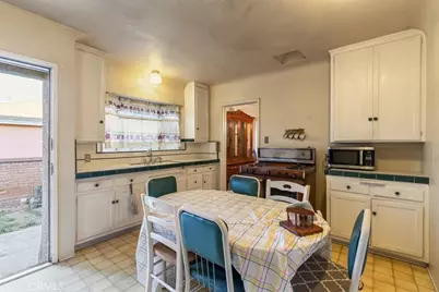 2007 W 94th Street, Los Angeles, CA 90047 - Photo 23