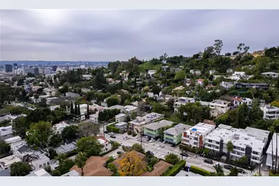 2421 N Beachwood, Los Angeles, CA 90068 - Photo 17