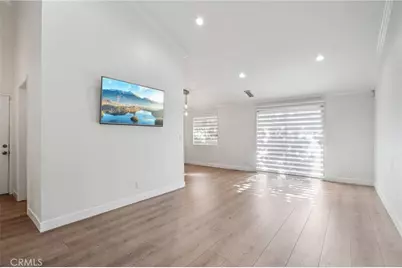 7439 Woodman Avenue #31, Van Nuys, CA 91405 - Photo 5