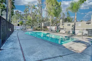 22133 Burbank, Woodland Hills, CA 91367 - Photo 25