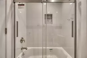 22133 Burbank, Woodland Hills, CA 91367 - Photo 13