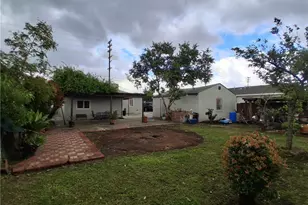 10427 Kewen, Pacoima, CA 91331 - Photo 21