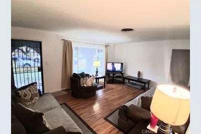 10427 Kewen, Pacoima, CA 91331 - Photo 9