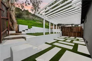 3947 Sumac Dr, Sherman Oaks, CA 91403 - Photo 23