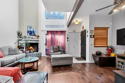 6323 Reseda Blvd #13, Tarzana, CA 91335 - Photo 3