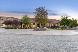 10727 W Stallion Ranch Rd, Shadow Hills, CA 91040 - Photo 35