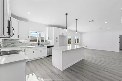 8624 Forest Blvd, California City, CA 93505 - Photo 13
