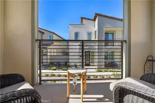 27321 Great Dv Ln, Valencia, CA 91381 - Photo 3