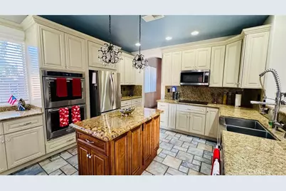 6115 Cloud Peak Court, Bakersfield, CA 93313 - Photo 9