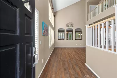 28741 Park Woodland, Saugus, CA 91390 - Photo 3