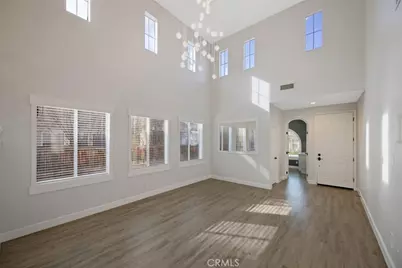 28534 Old Spanish Trail, Saugus, CA 91390 - Photo 3