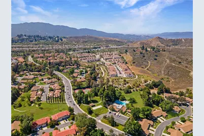 20066 Avenue Of The Oaks, Newhall, CA 91321 - Photo 43