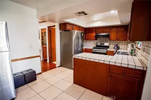 5327 Wilkinson Ave, Valley Village, CA 91607 - Photo 15