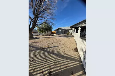 2071 Candice, Rosamond, CA 93560 - Photo 37