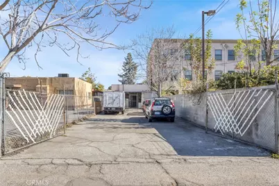 7235 Owensmouth, Canoga Park, CA 91303 - Photo 19