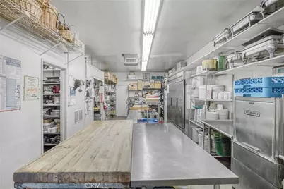 7235 Owensmouth, Canoga Park, CA 91303 - Photo 5