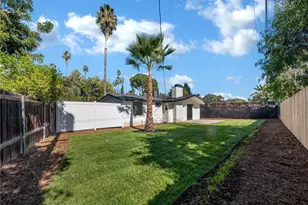 20528 Hamlin St, Winnetka, CA 91306 - Photo 27