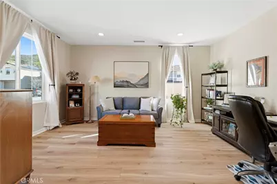 18100 Tableau Way, Saugus, CA 91350 - Photo 5