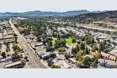 2426 Pleasant Way #E, Thousand Oaks, CA 91362 - Photo 37