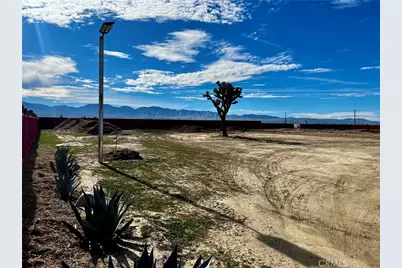 171 Ste Vic Avenue Q2, Palmdale, CA 93591 - Photo 3