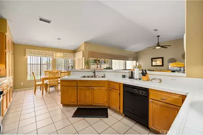 42344 Camden, Lancaster, CA 93536 - Photo 17