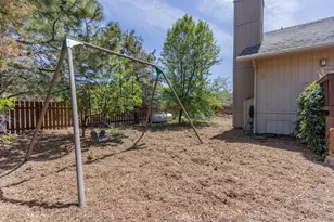 2417 Symonds Dr, Pine Mountain Club, CA 93222 - Photo 11