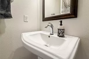 389 Castiano, Camarillo, CA 93012 - Photo 17