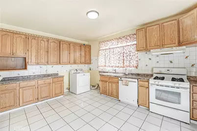 15426 Lemarsh, Mission Hills (San Fernando), CA 91345 - Photo 3