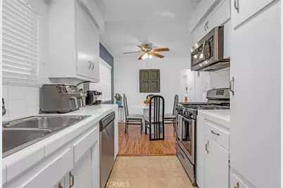 6640 Darby Avenue, Reseda, CA 91335 - Photo 19