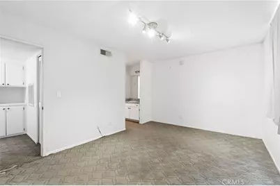 7045 Woodley Avenue #124, Lake Balboa, CA 91406 - Photo 13