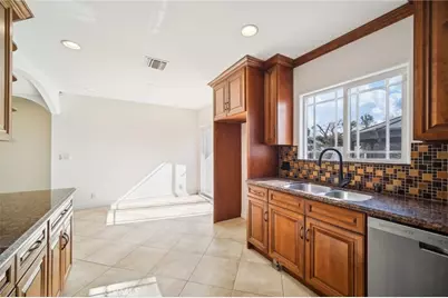 13816 Bessemer Street, Van Nuys, CA 91401 - Photo 15