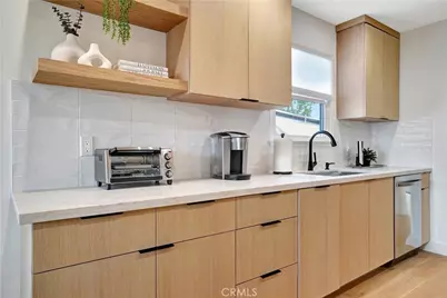 6438 Lindley Ave, Reseda, CA 91335 - Photo 9