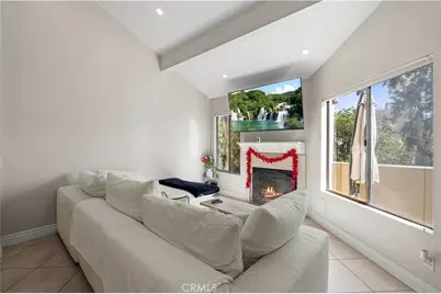 18408 Hatteras Street #44, Tarzana, CA 91356 - Photo 5