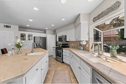 22435 Cardiff Drive, Saugus, CA 91350 - Photo 9