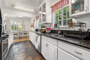 17145 Strathern St, Lake Balboa, CA 91406 - Photo 9