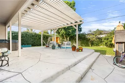 17145 Strathern Street, Lake Balboa, CA 91406 - Photo 23