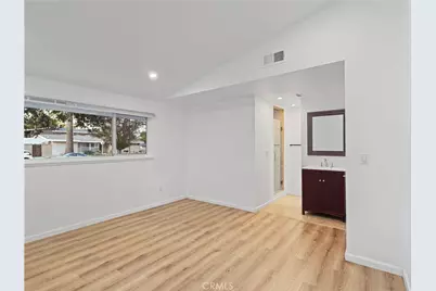 20324 Oxnard Street, Woodland Hills, CA 91367 - Photo 13