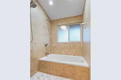 20324 Oxnard Street, Woodland Hills, CA 91367 - Photo 15