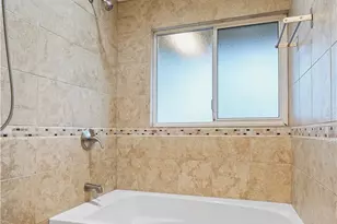 20324 Oxnard St, Woodland Hills, CA 91367 - Photo 15