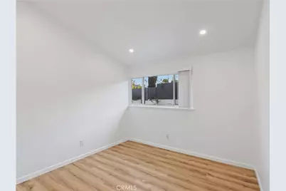 20324 Oxnard Street, Woodland Hills, CA 91367 - Photo 9