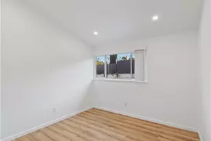 20324 Oxnard St, Woodland Hills, CA 91367 - Photo 9